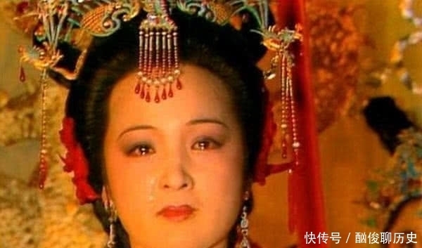 当中|红楼梦当中贾元春回贾府省亲,为何不住一夜而是赶在午夜前回宫?