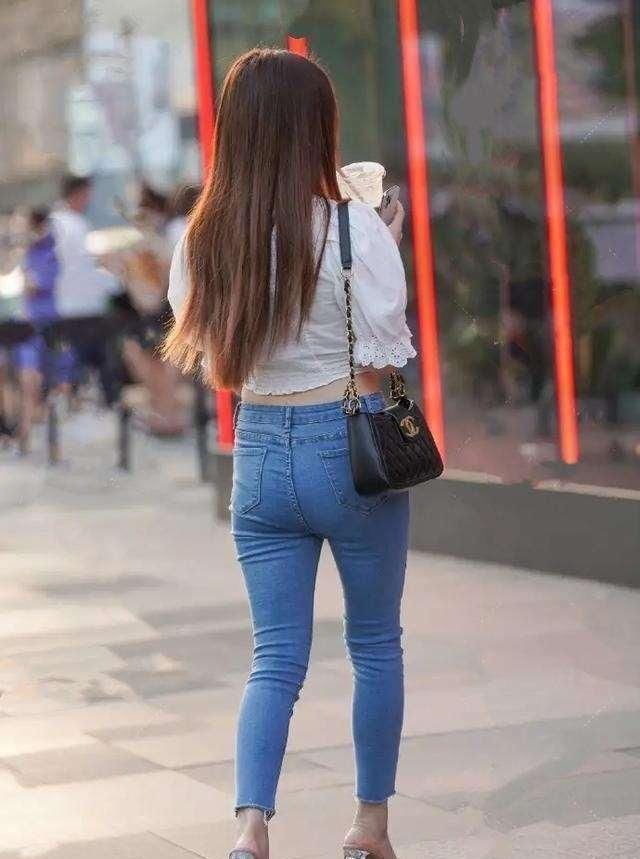 气息|打底裤可以散发又欲又撩气息,打破单调格局,显得时尚潮流范十足