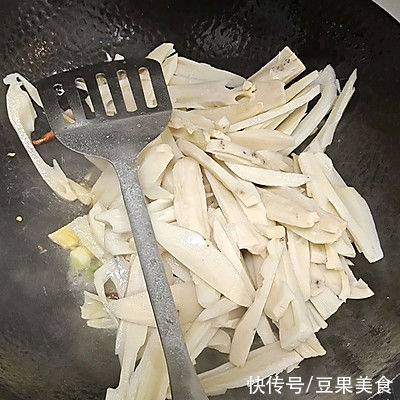 快来查收你的炝锅莲菜条秘籍