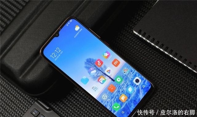 闪充|Redmi又一台进入千元机!30倍变焦+33W闪充,旗舰体验