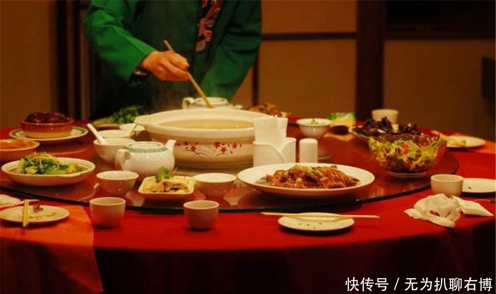 俗语:来客不摆三盘菜,可叹十人九不知,餐桌的讲究,你注意过吗