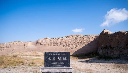 这座古城曾是显赫的军事要塞，现只有10户人家，一到晚上静的可怕