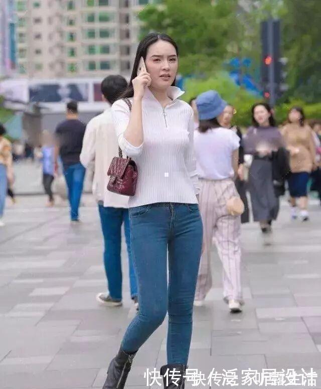 搭配|白色西式上衣搭配蓝色紧身打底裤,技巧有很多,简单清爽