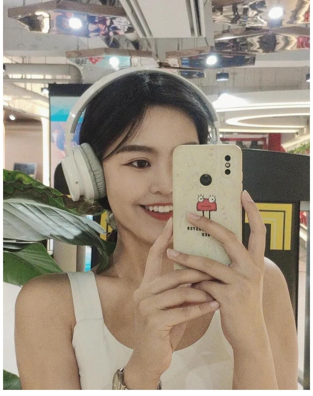 小姐姐|河北00后运动博主,稚嫩面孔,魔鬼身材,网友:太迷人了