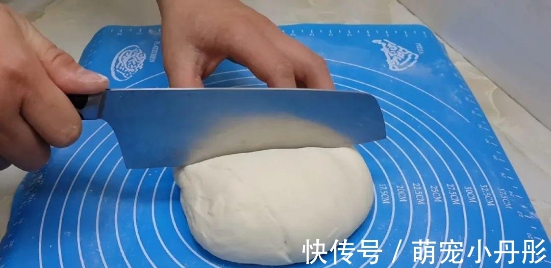 面粉|面粉这做法太香了，开水一烫，焦脆又空心，比油饼鸡蛋饼好吃几十倍