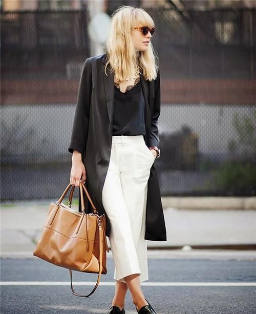 别背双肩包了吧！今年流行“托特包”，容量大不说，还耐脏又方便