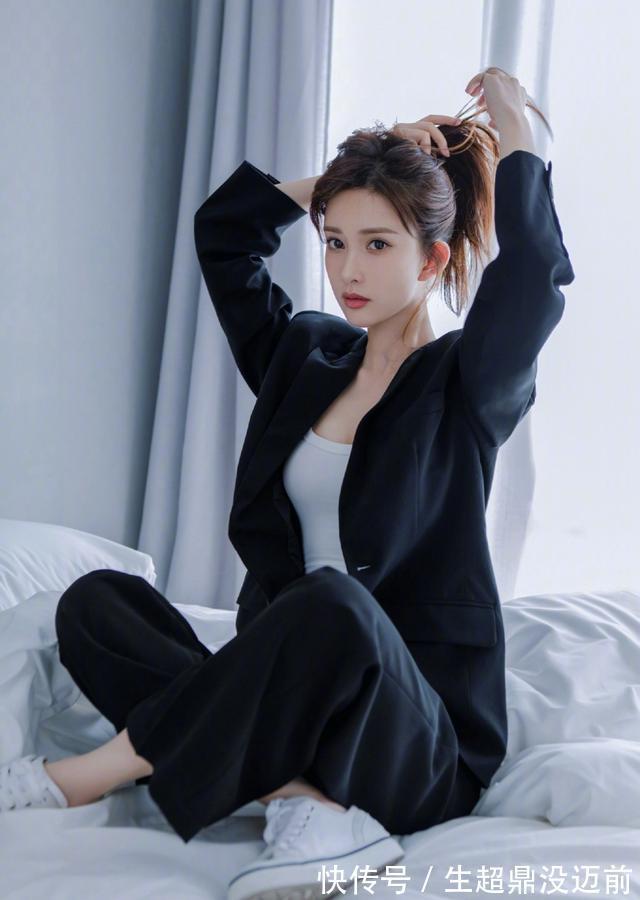 宋祖儿|《跑男》新晋卑微女嘉宾，被喊错名字也不吭声，一直角落里赔笑