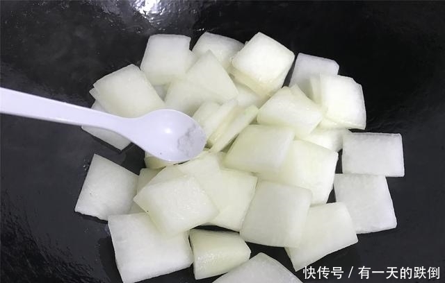 冬瓜此做法,鲜香入味比肉好吃,软糯多汁超下饭,连汤都吃精光