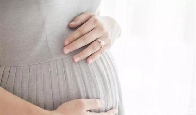 肚子|怀孕后什么时候“显怀”，肚子为啥会大小变化，与这三个因素有关！