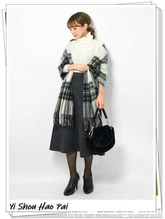 低调有气质!灰色围巾的搭配示例,简单穿搭立马变时尚