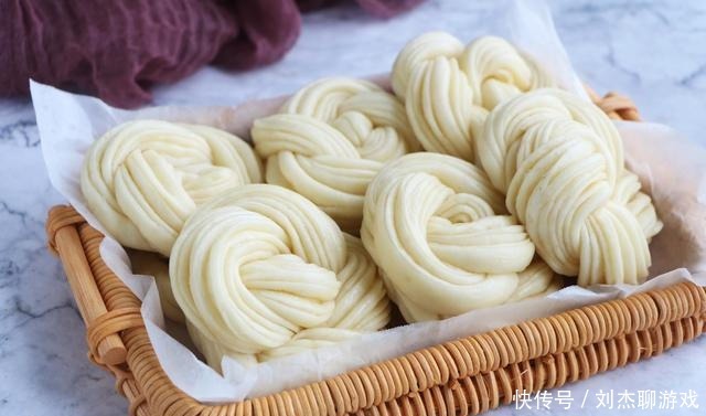 花卷别再用筷子了,学会新做法,层次多更好吃,颜值高到离谱!