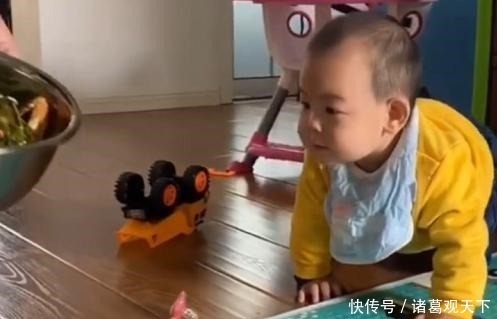 萌娃|“糟老头子奶爸”专业坑娃火了,萌娃哎呀奶嘴突然就不香了