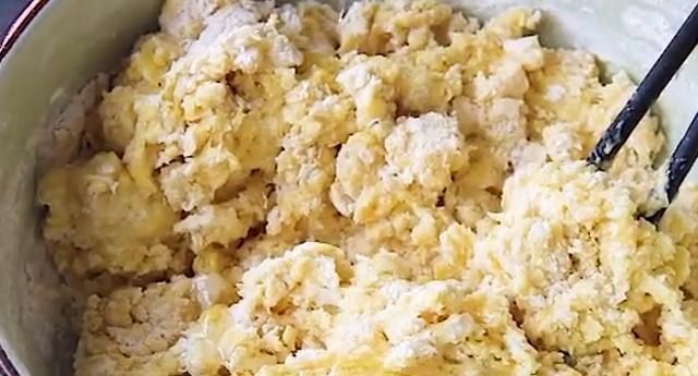 5个鸡蛋加1碗面粉，不用蒸不用烙，简单一做，出锅小孩儿馋哭了