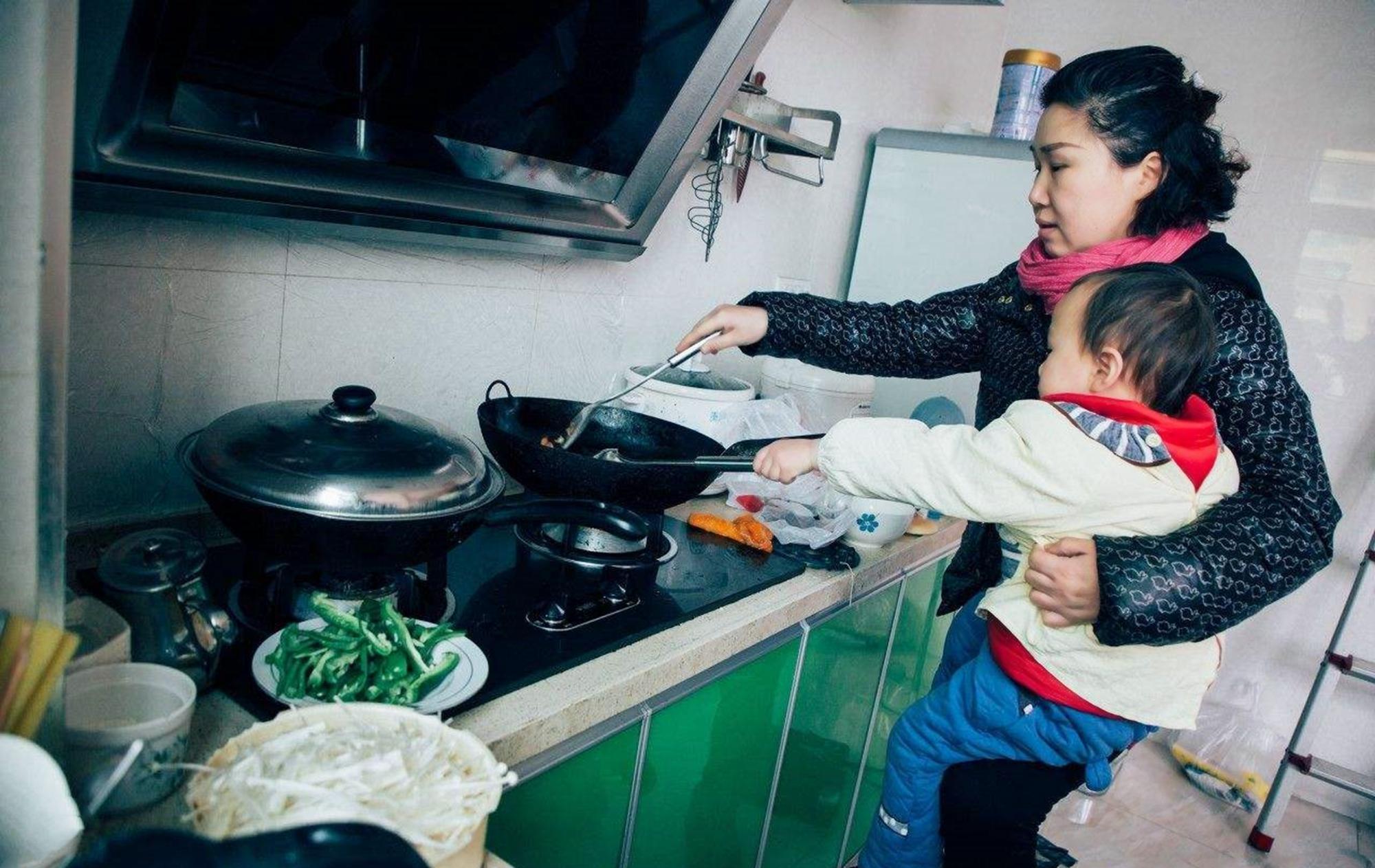 文文|坐完月子的女人，十个有七个腰痛，六个漏尿，原因大多出自两方面