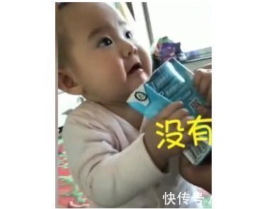 妈妈|舅舅赖着宝宝要喝奶，宝宝的反应，让一旁的妈妈笑岔了气