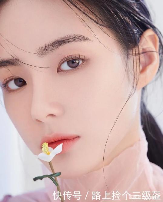 她的脸被称为亚洲“整容模板”,满满的东方韵味,看一眼就心动