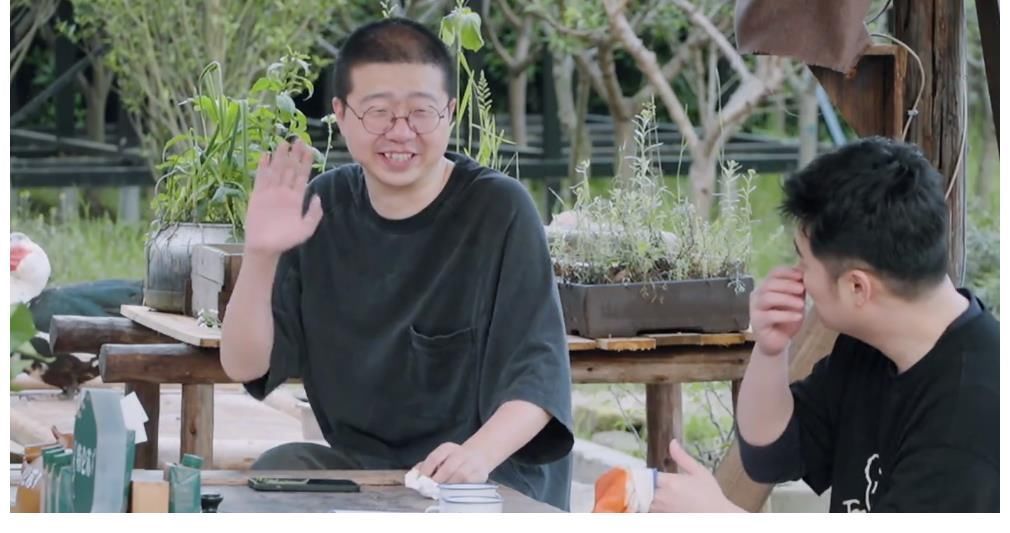 张艺兴|张艺兴用十字架运树苗,李诞觉得可笑,何炅的操作很圈粉