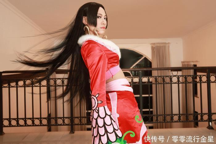 打破|《海贼王》cosplay神还原,女帝霸气回眸,黄猿打破“次元壁”!