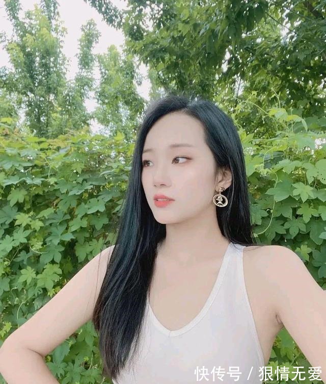 瑜伽裤 运动穿搭潮流趋势,瑜伽裤秀出曲线,出门上街时尚简单!