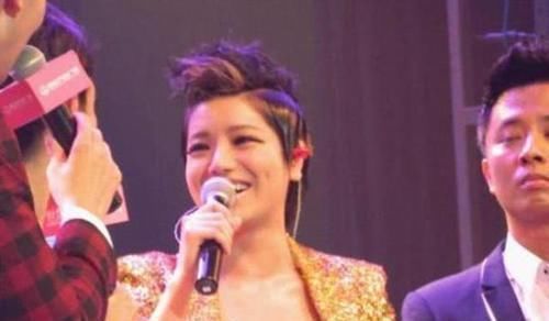 张靓颖 同是超女出道,李宇春张靓颖已成评委,而这位冠军却重返选秀舞台