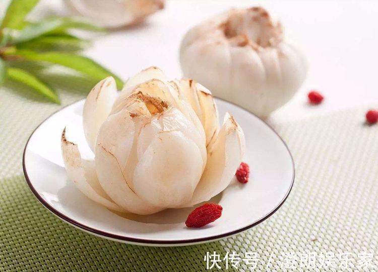 红润|女人不想显老，推荐多吃3种食物，美容养颜，面色红润有光泽