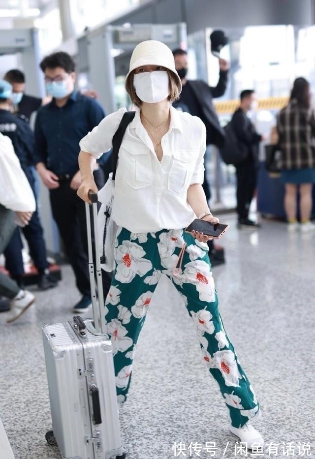 时髦|马伊琍真不讲究,奶奶辈喜欢的“花裤子”也穿出门,看着还挺时髦
