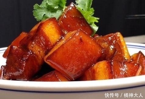 30年饭店大厨做红烧肉,2种调料不能放,不然一锅香肉都毁了