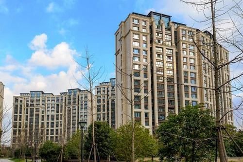 生活环境|毫不夸张“变老”的房子迎来“新生”,2021年起,3类人有福了