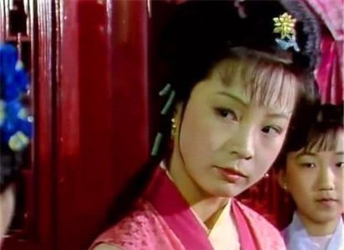 怡红院&贾府中的丫头们有多娇贵?三个细节令人感叹,难怪她们都不愿出去