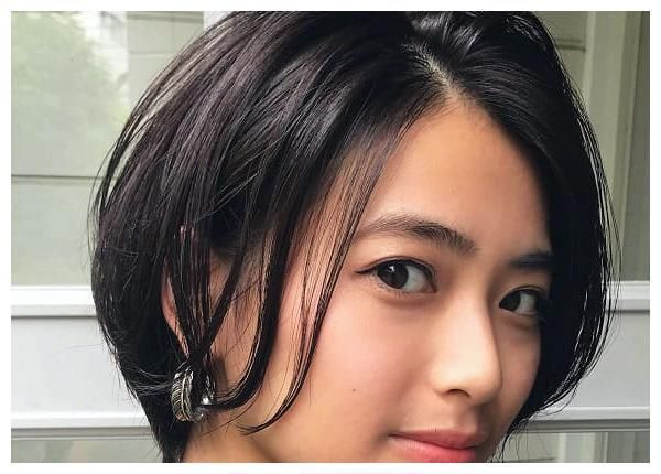 发型|40岁女人发型别瞎剪,今夏流行这5款“减龄”短发,显年轻很洋气