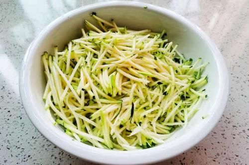 营养健康|夏天，吃西葫芦不如吃它，搅成面糊一煎，低油低脂，营养健康