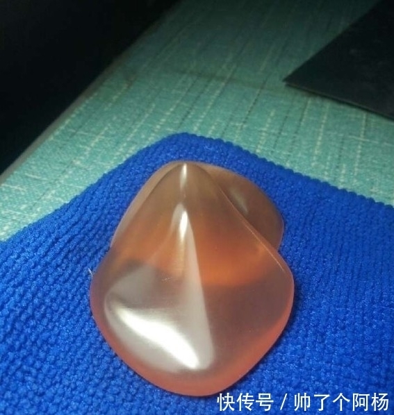 大鱼|农村小伙钓鱼钓到二十多斤大鱼，杀鱼时在体内发现了...