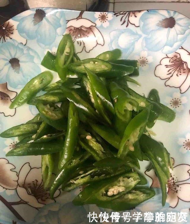 菜市场|鸡身上“最有价值”的部位,肉贩子留着自己吃,一个鸡就一个