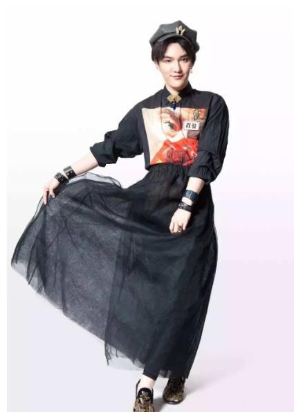 姜思达深夜直播,声称正遭受娱乐圈潜规则,自己又没有做错什么