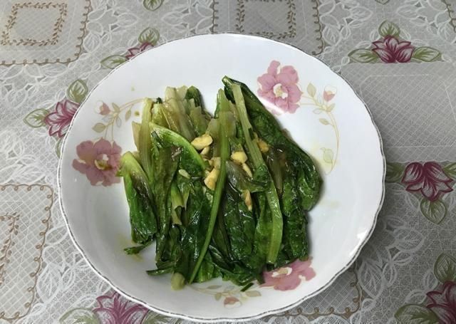晒晒我家的周六晚餐，三菜一汤一主食，做法简单，营养美味又下饭