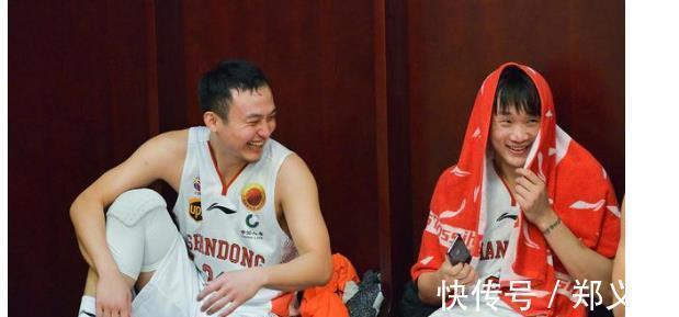 球迷们|巩晓彬一举动打破传闻并圈粉,球迷纷纷点赞:丁彦雨航一辈子不及