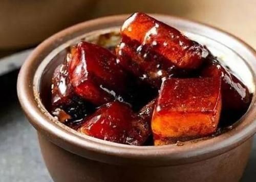 肉块|红烧肉怎么做才香软好吃？牢记“4窍门”，肉香不柴，无油腻感