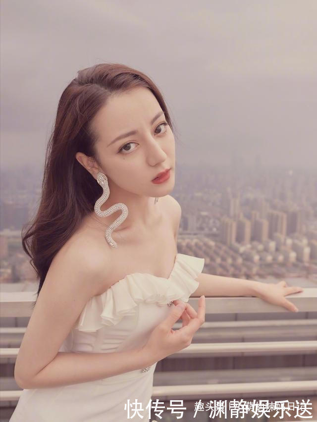 女人不管奔几,尽量少戴这5种“饰品”,显廉价没气质还很掉价