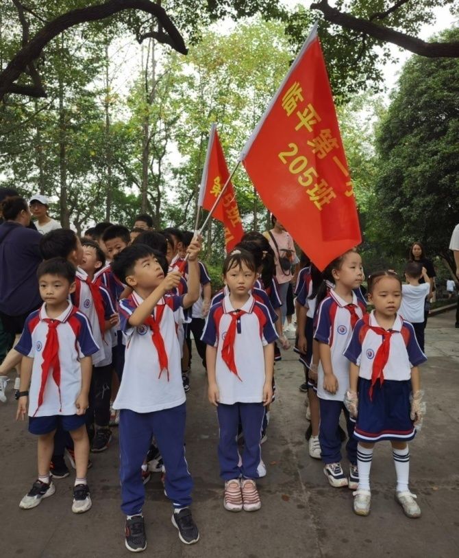 班级活动|杭州市临平一小世纪校区举行重阳节主题班级活动