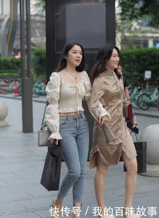 休闲|喜爱休闲风格的您,时尚修身牛仔裤值得一试,简单穿搭也很美