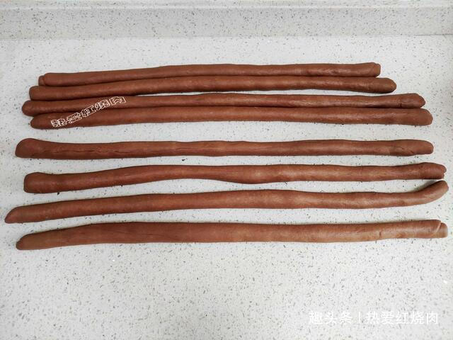 辫子面包容易断筋,自打用了这办法,每次做都成功而且拉丝效果好