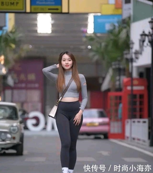 logo 紧身的运动穿搭,不仅舒服透气,修身效果也是很不错