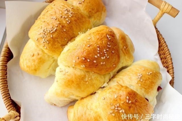 做面包,我喜欢这个方子,又香又软,放3天不硬,大人小孩都喜欢