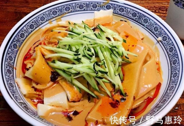麻酱凉皮|调稀芝麻酱，有人用水有人用油，大厨教我正确做法，顺滑不成坨