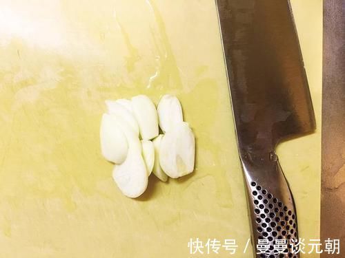 调味料|南瓜别再做南瓜饼了，这样做非常的好吃，一次2盘不够吃