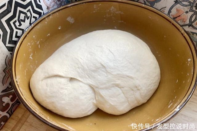  天冷，早餐女儿就爱这一口，外酥里软，一咬掉渣，顶饱又抗饿