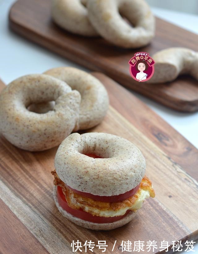 不用发酵就能烤的面包，暄软又筋道，加这料麦香浓郁，早餐吃不够