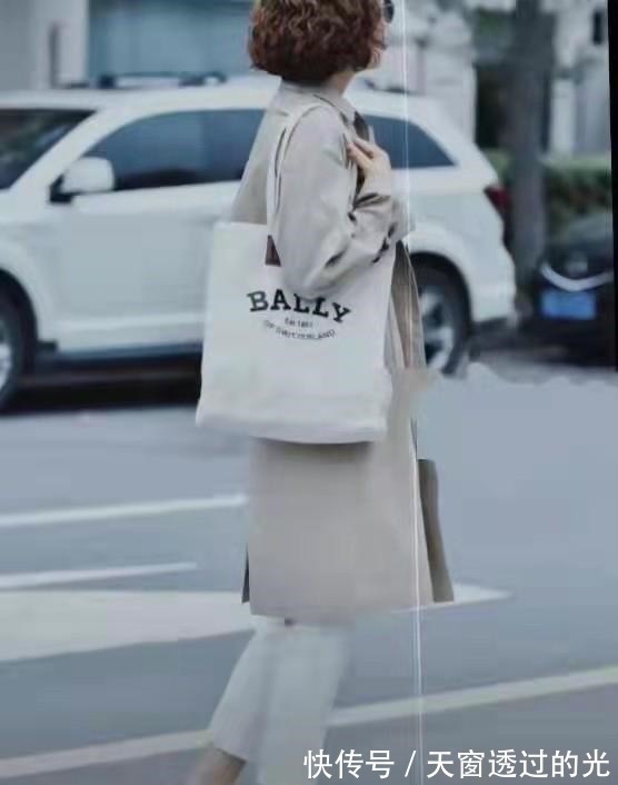 穿搭 奔五的女人甩掉“大妈感”,看这位大龄姐姐,靠穿搭显年轻又优雅!