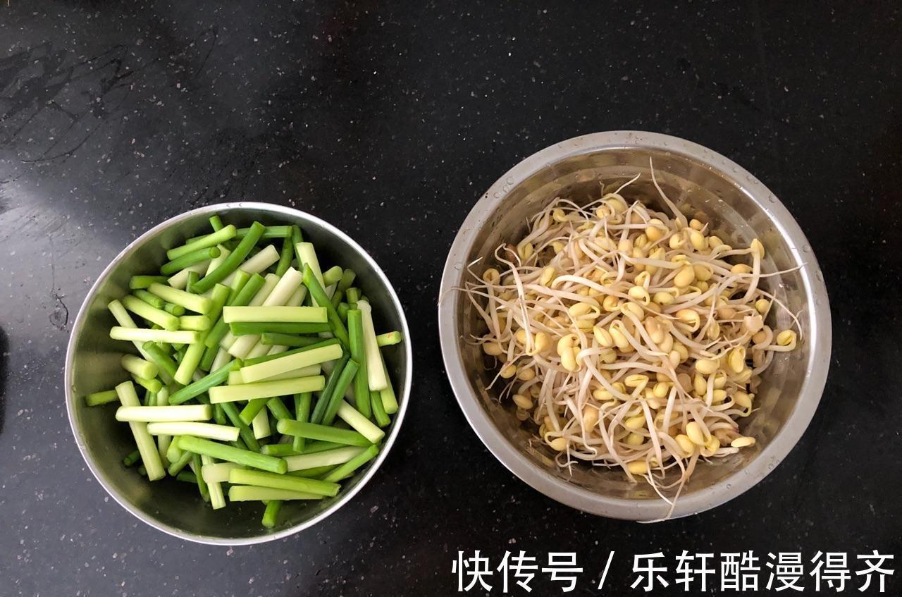 蒜苔|自制蒜台肉片焖面,做法简单,鲜美可口,大人孩子都爱吃