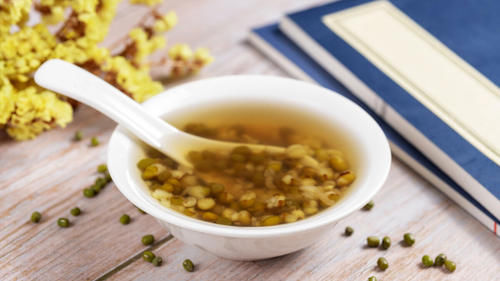 中药如何喝，才更好发挥药效？这些时间点要避开，这种食物少吃